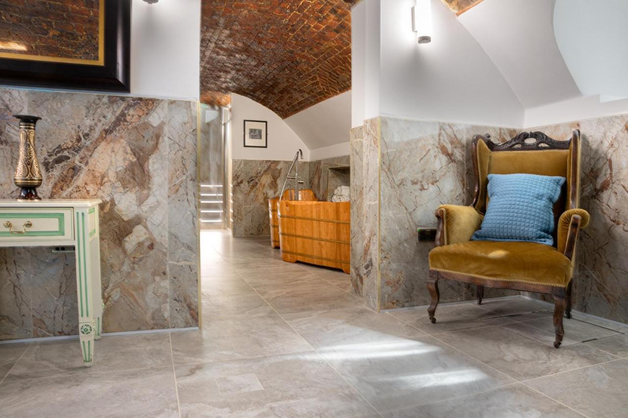 The French Partridge, Hotel 4*