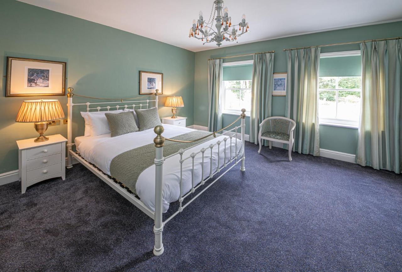 The French Partridge, 4*